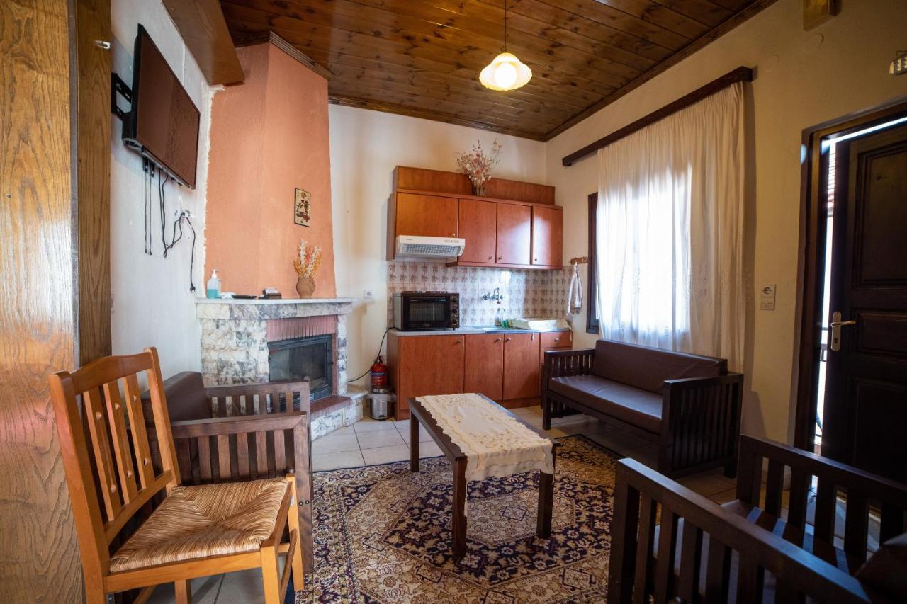 Mprizis Rooms Elati  ภายนอก รูปภาพ