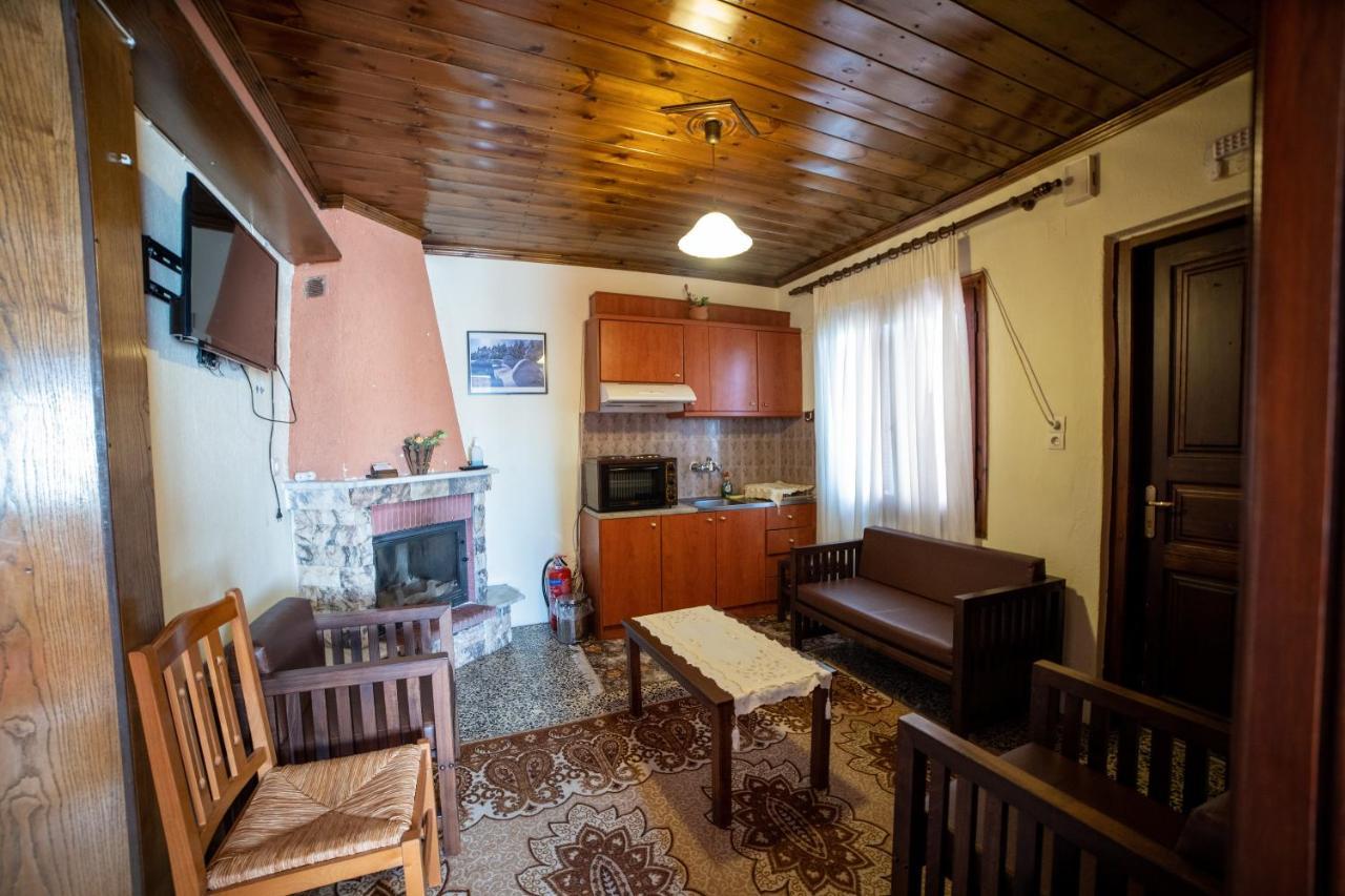 Mprizis Rooms Elati  ภายนอก รูปภาพ