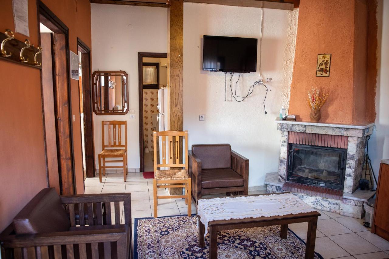 Mprizis Rooms Elati  ภายนอก รูปภาพ
